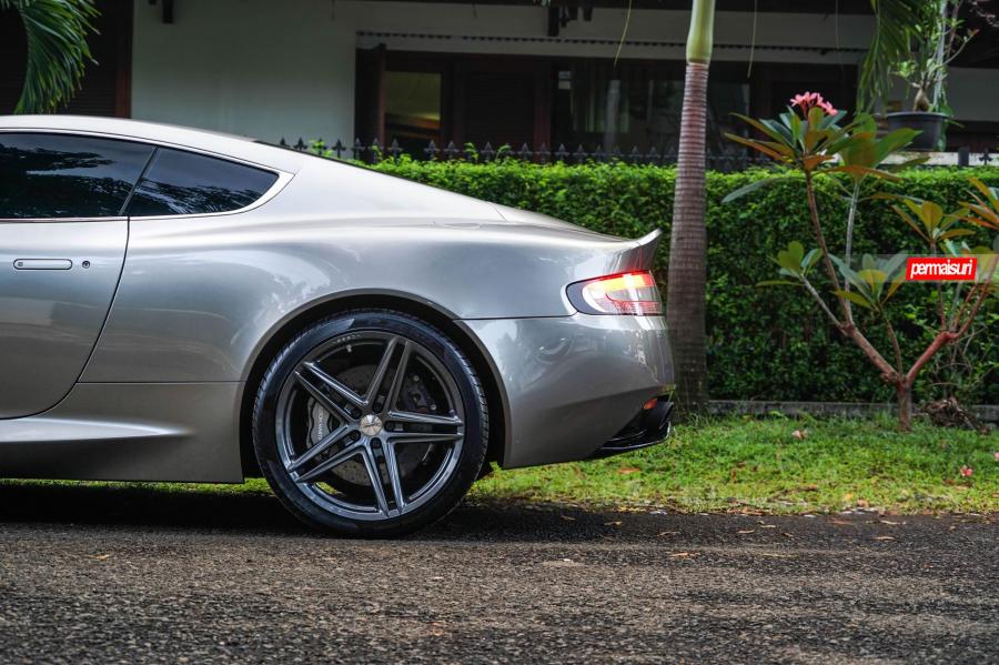 Детали экстерьера Aston Martin DB9 on Vossen Wheels (VFS5) 2017 года  (фото 4 из 11)